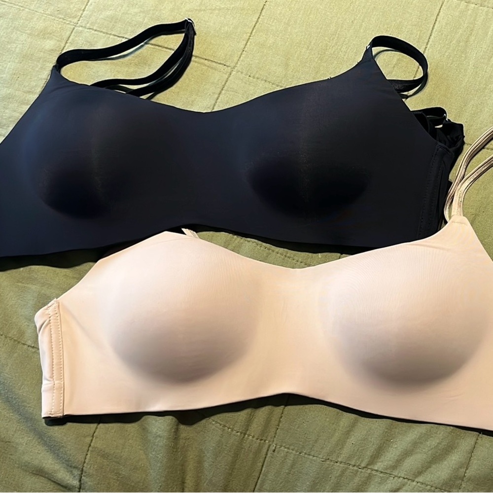 Wireless Black and Cream Bras